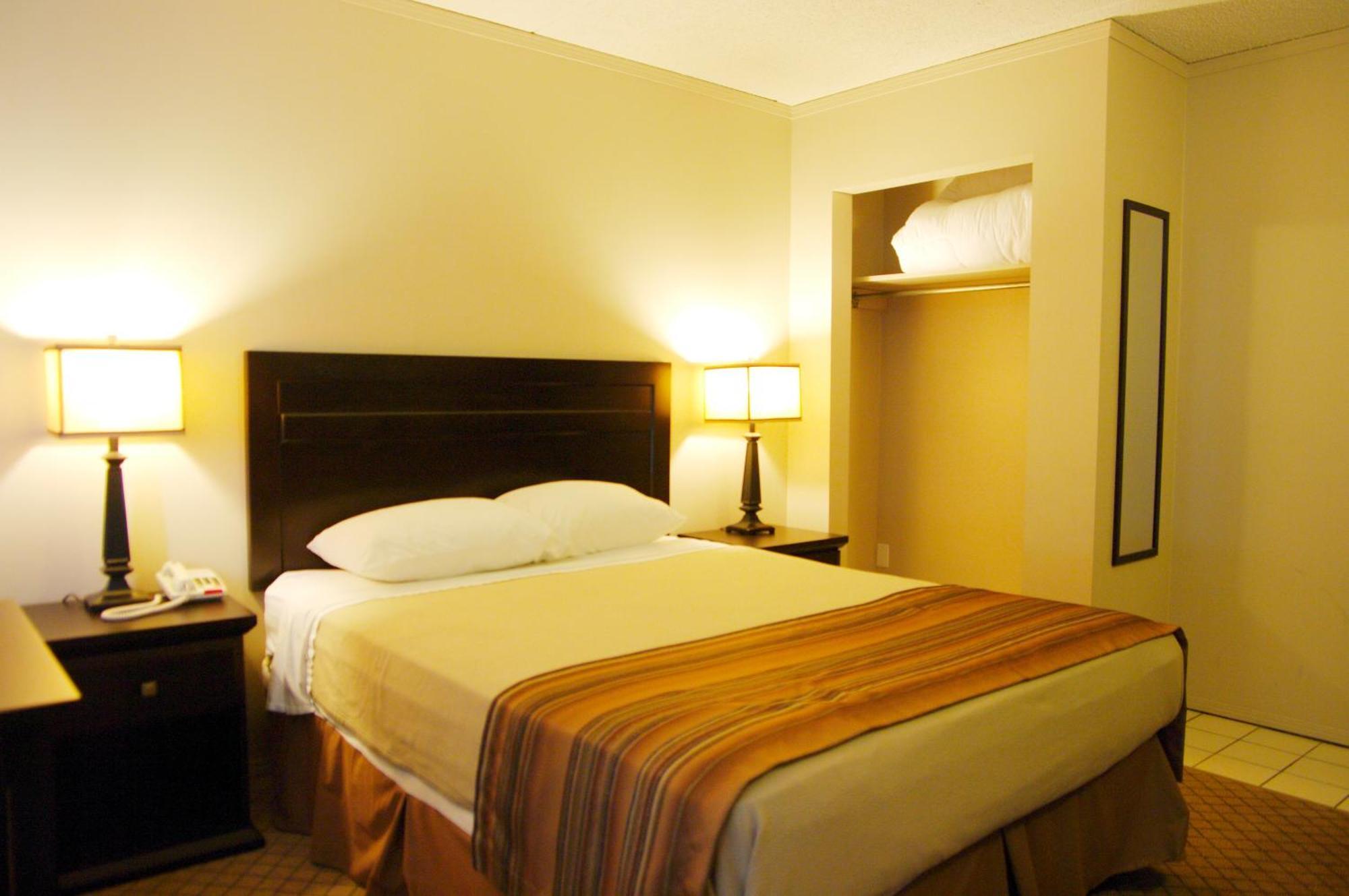 Airport Traveller'S Inn Calgary Room photo