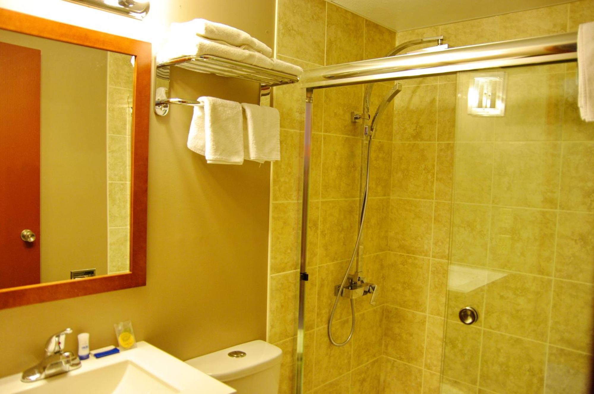 Airport Traveller'S Inn Calgary Room photo